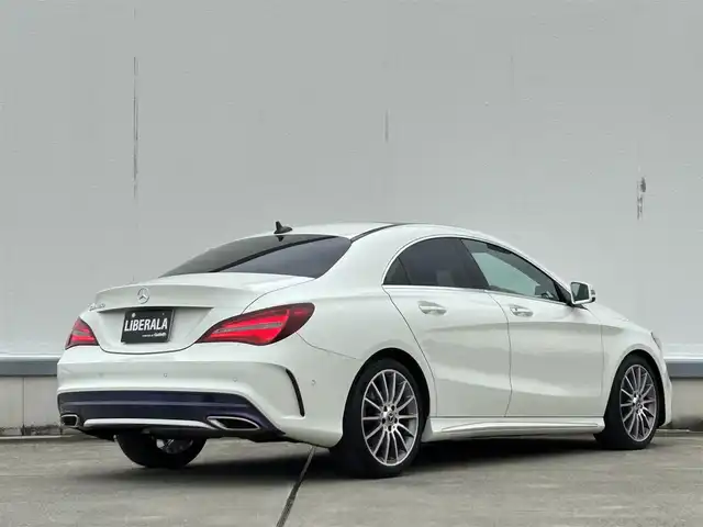 メルセデス・ベンツ ＣＬＡ１８０ AMG スタイル 東京都 2017(平29)年 5.7万km カルサイトホワイト パノラミックスライディングルーフ/harman/kardon/レーダーセーフティパッケージ/バックカメラ/LEDヘッドライト/シートヒーター /メモリ付きパワーシート/ETC2.0/パークトロニック /ドラレコ/キーレスゴー /ハーフレザー