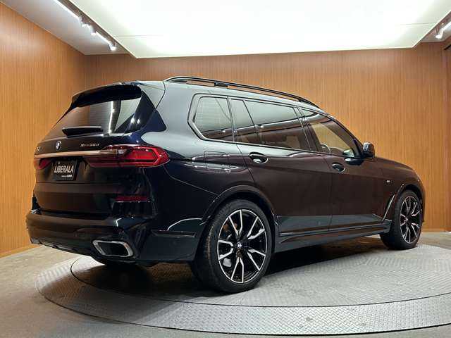 ＢＭＷ Ｘ７ xDrive35d Mスポーツ 千葉県 2020(令2)年 5.8万km カーボンブラックM エグゼクティブドライブプロ　/インテグレイテッドアクティブステアリング/パノラマＳＲ　/黒革　/ＡＣＣ　/ナビ　/ＴＶ　/３６０°ｈａｒｍａｎｋａｒｄｏｎ　/シートＨ　/ベンチレーション　/レーザービーム　/７人乗り