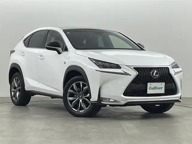 レクサス ＮＸ 200t Fスポーツ 福島県 2016(平28)年 4.5万km ホワイトノーヴァガラスフレーク プリクラッシュセーフティ/・レーンキープアシスト/・レーダークルーズコントロール/・ブラインドスポットモニター/・クリアランスソナー/純正ナビ/・フルセグTV/BT/CD/DVD/AUX/・全方位カメラ/・ETC/アイドリングストップ/パワーバックドア/革巻きステアリング/・ステアリングスイッチ/・ステアリングヒーター/レザーシート/・パワーシート(運転席/助手席)/・シートヒーター(運転席/助手席)/・エアシート(運転席/助手席)/プッシュスタート/・スマートキー/3眼LEDヘッドライト/・オートライト/・フォグライト/・オートマチックハイビーム/純正フロアマット