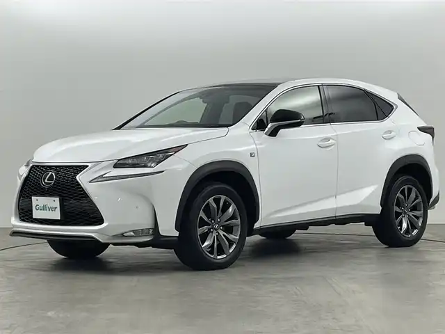 レクサス ＮＸ 200t Fスポーツ 福島県 2016(平28)年 4.5万km ホワイトノーヴァガラスフレーク プリクラッシュセーフティ/・レーンキープアシスト/・レーダークルーズコントロール/・ブラインドスポットモニター/・クリアランスソナー/純正ナビ/・フルセグTV/BT/CD/DVD/AUX/・全方位カメラ/・ETC/アイドリングストップ/パワーバックドア/革巻きステアリング/・ステアリングスイッチ/・ステアリングヒーター/レザーシート/・パワーシート(運転席/助手席)/・シートヒーター(運転席/助手席)/・エアシート(運転席/助手席)/プッシュスタート/・スマートキー/3眼LEDヘッドライト/・オートライト/・フォグライト/・オートマチックハイビーム/純正フロアマット
