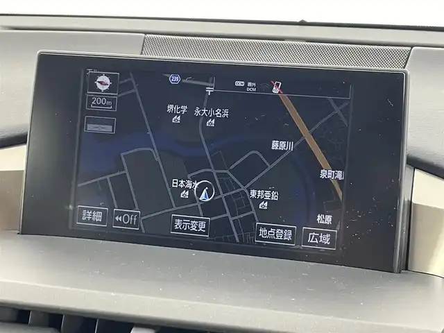 レクサス ＮＸ 200t Fスポーツ 福島県 2016(平28)年 4.5万km ホワイトノーヴァガラスフレーク プリクラッシュセーフティ/・レーンキープアシスト/・レーダークルーズコントロール/・ブラインドスポットモニター/・クリアランスソナー/純正ナビ/・フルセグTV/BT/CD/DVD/AUX/・全方位カメラ/・ETC/アイドリングストップ/パワーバックドア/革巻きステアリング/・ステアリングスイッチ/・ステアリングヒーター/レザーシート/・パワーシート(運転席/助手席)/・シートヒーター(運転席/助手席)/・エアシート(運転席/助手席)/プッシュスタート/・スマートキー/3眼LEDヘッドライト/・オートライト/・フォグライト/・オートマチックハイビーム/純正フロアマット