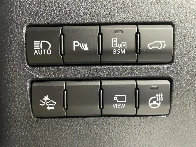 レクサス ＮＸ 200t Fスポーツ 福島県 2016(平28)年 4.5万km ホワイトノーヴァガラスフレーク プリクラッシュセーフティ/・レーンキープアシスト/・レーダークルーズコントロール/・ブラインドスポットモニター/・クリアランスソナー/純正ナビ/・フルセグTV/BT/CD/DVD/AUX/・全方位カメラ/・ETC/アイドリングストップ/パワーバックドア/革巻きステアリング/・ステアリングスイッチ/・ステアリングヒーター/レザーシート/・パワーシート(運転席/助手席)/・シートヒーター(運転席/助手席)/・エアシート(運転席/助手席)/プッシュスタート/・スマートキー/3眼LEDヘッドライト/・オートライト/・フォグライト/・オートマチックハイビーム/純正フロアマット