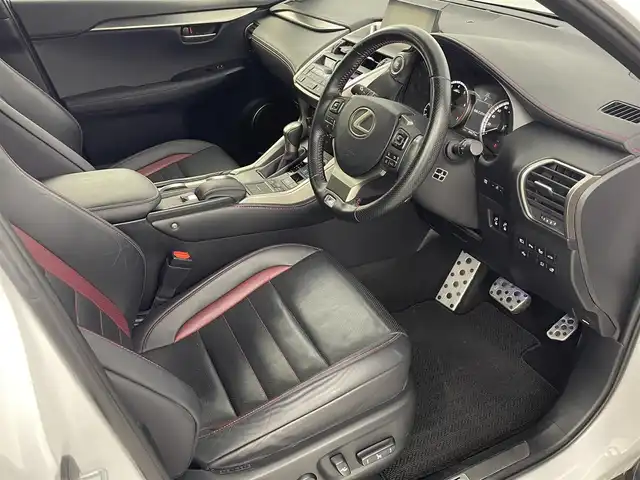 レクサス ＮＸ 200t Fスポーツ 福島県 2016(平28)年 4.5万km ホワイトノーヴァガラスフレーク プリクラッシュセーフティ/・レーンキープアシスト/・レーダークルーズコントロール/・ブラインドスポットモニター/・クリアランスソナー/純正ナビ/・フルセグTV/BT/CD/DVD/AUX/・全方位カメラ/・ETC/アイドリングストップ/パワーバックドア/革巻きステアリング/・ステアリングスイッチ/・ステアリングヒーター/レザーシート/・パワーシート(運転席/助手席)/・シートヒーター(運転席/助手席)/・エアシート(運転席/助手席)/プッシュスタート/・スマートキー/3眼LEDヘッドライト/・オートライト/・フォグライト/・オートマチックハイビーム/純正フロアマット