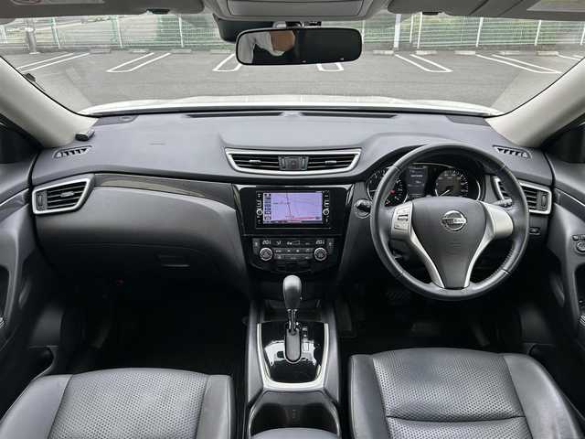 日産 エクストレイル 20X エマージェンシーブレーキ 群馬県 2017(平29)年 5.2万km ブリリアントホワイトパール 純正SDナビ（MM316D-W）/Bluetooth/CD/DVD/AM/FM/SD/フルセグTV/USB）/エマージェンシーブレーキ/横滑り防止装置/純正ドラレコ（前方のみ）/シルバールーフレール/前席シートヒーター/アイドリングストップ/純正フロアマット/純正ビルトインETC/純正17インチAW/LEDヘッドライト/オートライト/フロントフォグランプ/電動格納ウインカーミラー/ECO/SPORTモード/ステアリングスイッチ/プッシュスタート/スマートキー