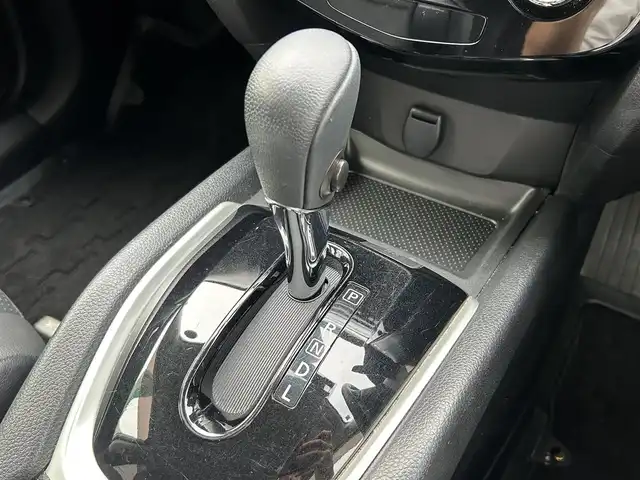日産 エクストレイル 20X エマージェンシーブレーキ 群馬県 2017(平29)年 5.2万km ブリリアントホワイトパール 純正SDナビ（MM316D-W）/Bluetooth/CD/DVD/AM/FM/SD/フルセグTV/USB）/エマージェンシーブレーキ/横滑り防止装置/純正ドラレコ（前方のみ）/シルバールーフレール/前席シートヒーター/アイドリングストップ/純正フロアマット/純正ビルトインETC/純正17インチAW/LEDヘッドライト/オートライト/フロントフォグランプ/電動格納ウインカーミラー/ECO/SPORTモード/ステアリングスイッチ/プッシュスタート/スマートキー