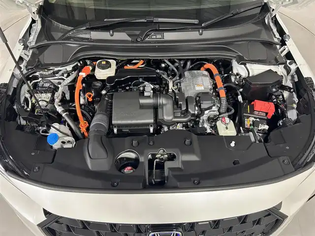 ホンダ ヴェゼル ハイブリッド e:HEV Z 佐賀県 2025(令7)年 0.1千km プラチナホワイトパール 純正８インチナビ/ＡＭ/ＦＭ/USB/Bluetooth/フルセグTV/Apple CarPlay/Android Auto/バックカメラ/クルーズコントロール(追従あり)/ワイヤレス充電/衝突被害軽減システム/レーンアシスト/パワーバックドア/シートヒーター/ハーフレザーシート/ETC2.0/LEDヘッドライト/フォグランプ/オートエアコン/盗難防止装置/横滑り防止装置/ダウンヒルアシストコントロール/オートライト/オートマチックハイビーム/スマートキー/スペアキー有/プッシュスタート/純正18インチアルミホイール	/パドルシフト/電子パーキング/オートブレーキホールド/ステアリングスイッチ/電動格納ミラー/コーナーセンサー