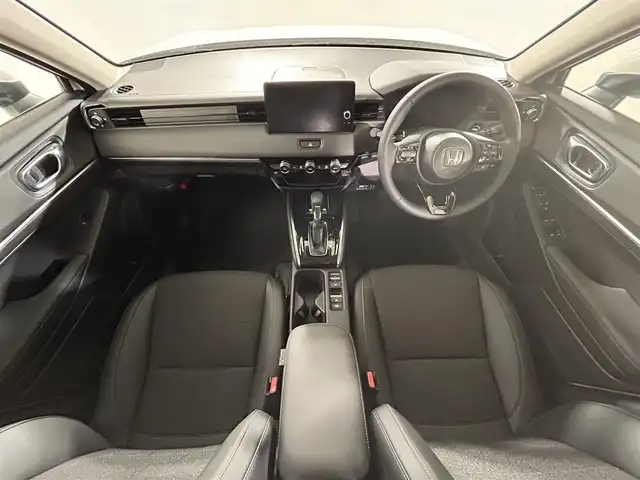 ホンダ ヴェゼル ハイブリッド e:HEV Z 佐賀県 2025(令7)年 0.1千km プラチナホワイトパール 純正８インチナビ/ＡＭ/ＦＭ/USB/Bluetooth/フルセグTV/Apple CarPlay/Android Auto/バックカメラ/クルーズコントロール(追従あり)/ワイヤレス充電/衝突被害軽減システム/レーンアシスト/パワーバックドア/シートヒーター/ハーフレザーシート/ETC2.0/LEDヘッドライト/フォグランプ/オートエアコン/盗難防止装置/横滑り防止装置/ダウンヒルアシストコントロール/オートライト/オートマチックハイビーム/スマートキー/スペアキー有/プッシュスタート/純正18インチアルミホイール	/パドルシフト/電子パーキング/オートブレーキホールド/ステアリングスイッチ/電動格納ミラー/コーナーセンサー