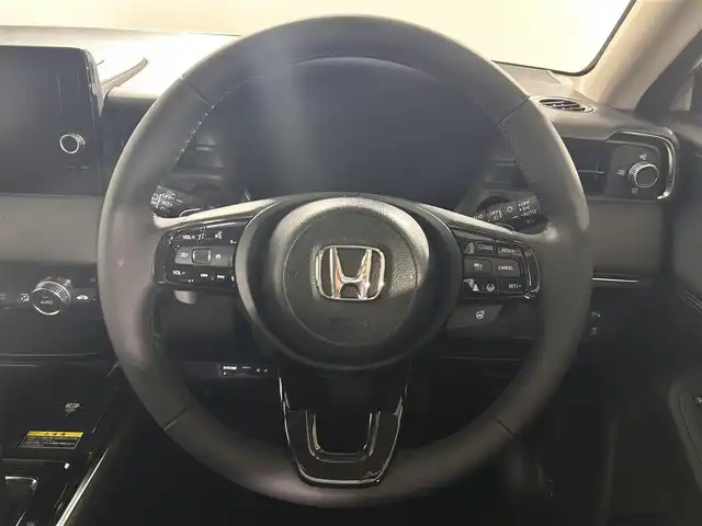 ホンダ ヴェゼル ハイブリッド e:HEV Z 佐賀県 2025(令7)年 0.1千km プラチナホワイトパール 純正８インチナビ/ＡＭ/ＦＭ/USB/Bluetooth/フルセグTV/Apple CarPlay/Android Auto/バックカメラ/クルーズコントロール(追従あり)/ワイヤレス充電/衝突被害軽減システム/レーンアシスト/パワーバックドア/シートヒーター/ハーフレザーシート/ETC2.0/LEDヘッドライト/フォグランプ/オートエアコン/盗難防止装置/横滑り防止装置/ダウンヒルアシストコントロール/オートライト/オートマチックハイビーム/スマートキー/スペアキー有/プッシュスタート/純正18インチアルミホイール	/パドルシフト/電子パーキング/オートブレーキホールド/ステアリングスイッチ/電動格納ミラー/コーナーセンサー