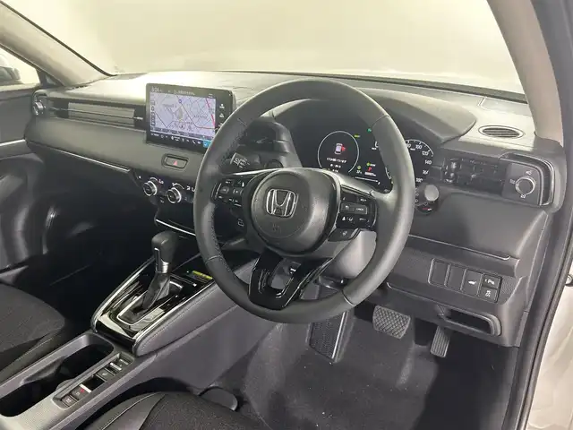 ホンダ ヴェゼル ハイブリッド e:HEV Z 佐賀県 2025(令7)年 0.1千km プラチナホワイトパール 純正８インチナビ/ＡＭ/ＦＭ/USB/Bluetooth/フルセグTV/Apple CarPlay/Android Auto/バックカメラ/クルーズコントロール(追従あり)/ワイヤレス充電/衝突被害軽減システム/レーンアシスト/パワーバックドア/シートヒーター/ハーフレザーシート/ETC2.0/LEDヘッドライト/フォグランプ/オートエアコン/盗難防止装置/横滑り防止装置/ダウンヒルアシストコントロール/オートライト/オートマチックハイビーム/スマートキー/スペアキー有/プッシュスタート/純正18インチアルミホイール	/パドルシフト/電子パーキング/オートブレーキホールド/ステアリングスイッチ/電動格納ミラー/コーナーセンサー