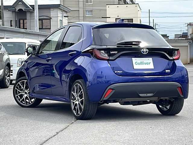 トヨタ ヤリス ハイブリッド X 道北・旭川 2022(令4)年 6.2万km ダークブルーマイカM ・ワンオーナー/・寒冷地仕様/・4WD/・禁煙車/・純正ナビ BT/USB/Miracast/・LTA/・PCA/・RSA/・先行車発進告知/・ACC/・社外AW冬タイヤ積み込み/・オートライト/・オートマチックハイビーム/・オートエアコン/・バックカメラ/・オートエアコン/・フロイントデアイサー/・オートリトラミラー/・ヘットライトレベライザー/・純正フロアマット/・保証書/・取扱説明書