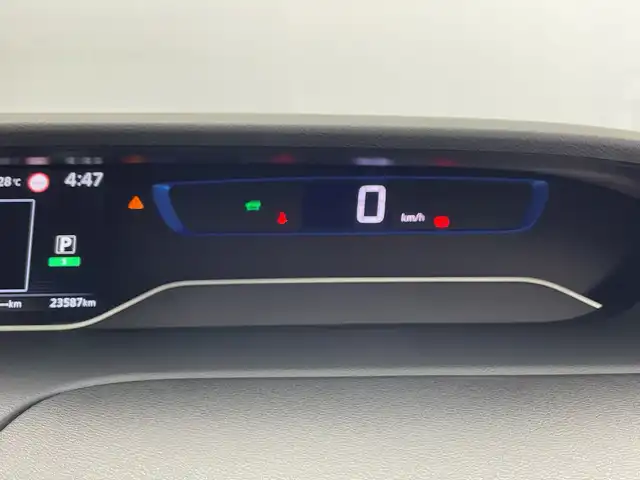 日産 セレナ e－パワー ハイウェイスター V 鹿児島県 2020(令2)年 2.4万km ブリリアントホワイトパール 純正9インチナビ/（AM/FM/CD/DVD/Bluetooth)/フルセグTV/アラウンドビューモニター/フリップダウンモニター/プロパイロット/両側パワースライドドア/ハンズフリーオートスライド/前席シートヒーター/ステアリングヒーター/ステアリングリモコン/横滑り防止/衝突被害軽減ブレーキ/クルーズコントロール/レーンキープアシスト/オートライト/前後コーナーセンサー/LEDヘッドライト/フォグランプ/フロアマット/純正15インチアルミ/プッシュスタート