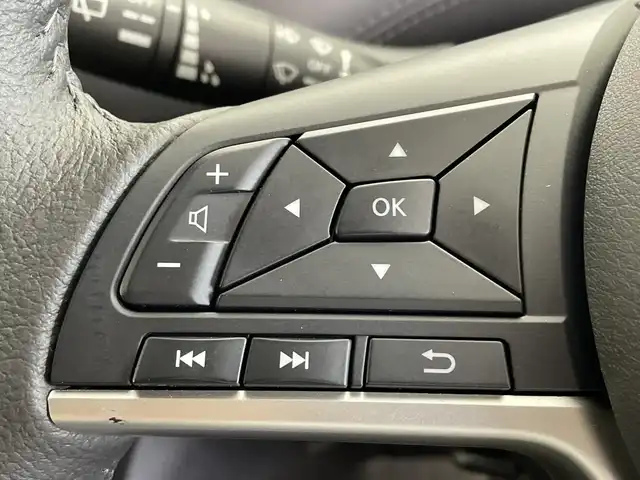 日産 セレナ e－パワー ハイウェイスター V 鹿児島県 2020(令2)年 2.4万km ブリリアントホワイトパール 純正9インチナビ/（AM/FM/CD/DVD/Bluetooth)/フルセグTV/アラウンドビューモニター/フリップダウンモニター/プロパイロット/両側パワースライドドア/ハンズフリーオートスライド/前席シートヒーター/ステアリングヒーター/ステアリングリモコン/横滑り防止/衝突被害軽減ブレーキ/クルーズコントロール/レーンキープアシスト/オートライト/前後コーナーセンサー/LEDヘッドライト/フォグランプ/フロアマット/純正15インチアルミ/プッシュスタート