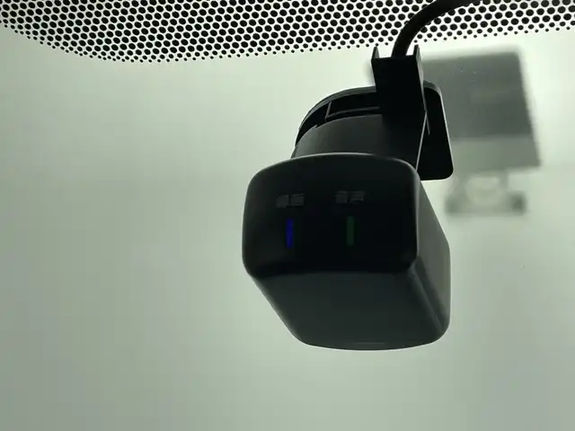 日産 セレナ e－パワー ハイウェイスター V 鹿児島県 2020(令2)年 2.4万km ブリリアントホワイトパール 純正9インチナビ/（AM/FM/CD/DVD/Bluetooth)/フルセグTV/アラウンドビューモニター/フリップダウンモニター/プロパイロット/両側パワースライドドア/ハンズフリーオートスライド/前席シートヒーター/ステアリングヒーター/ステアリングリモコン/横滑り防止/衝突被害軽減ブレーキ/クルーズコントロール/レーンキープアシスト/オートライト/前後コーナーセンサー/LEDヘッドライト/フォグランプ/フロアマット/純正15インチアルミ/プッシュスタート