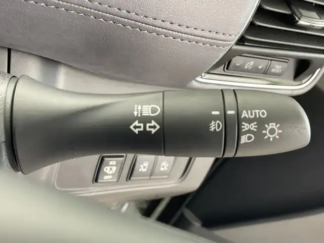 日産 セレナ e－パワー ハイウェイスター V 鹿児島県 2020(令2)年 2.4万km ブリリアントホワイトパール 純正9インチナビ/（AM/FM/CD/DVD/Bluetooth)/フルセグTV/アラウンドビューモニター/フリップダウンモニター/プロパイロット/両側パワースライドドア/ハンズフリーオートスライド/前席シートヒーター/ステアリングヒーター/ステアリングリモコン/横滑り防止/衝突被害軽減ブレーキ/クルーズコントロール/レーンキープアシスト/オートライト/前後コーナーセンサー/LEDヘッドライト/フォグランプ/フロアマット/純正15インチアルミ/プッシュスタート