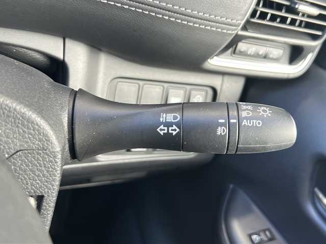 日産 セレナ ハイウェイスター Vセレクション 静岡県 2017(平29)年 7.1万km ダイヤモンドブラック カロッツェリアナビ/・フルセグTV/・CD/DVD/・SD/・Bluetooth/・FM/AM/主要装備/・アルパインフリップダウン/・両側パワスラ(ハンズフリー機能付)/・アラウンドビューモニター/・ＥＴＣ/・ＬＥＤヘッドライト/・フォグランプ/・クルーズコントロール/・エマージェンシーブレーキ/・アイドリングストップ/・横滑り防止装置/・パーキングアシスト/・リアオートエアコン/・サイドカーテンエアバッグ