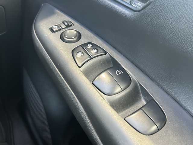 日産 セレナ ハイウェイスター Vセレクション 静岡県 2017(平29)年 7.1万km ダイヤモンドブラック カロッツェリアナビ/・フルセグTV/・CD/DVD/・SD/・Bluetooth/・FM/AM/主要装備/・アルパインフリップダウン/・両側パワスラ(ハンズフリー機能付)/・アラウンドビューモニター/・ＥＴＣ/・ＬＥＤヘッドライト/・フォグランプ/・クルーズコントロール/・エマージェンシーブレーキ/・アイドリングストップ/・横滑り防止装置/・パーキングアシスト/・リアオートエアコン/・サイドカーテンエアバッグ