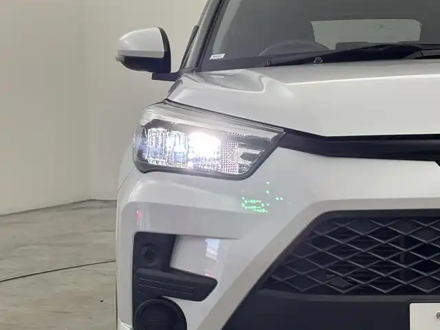 トヨタ ライズ XS 福岡県 2019(令1)年 3.1万km シャイニングホワイトパール 純正９型ディスプレイオーディオ／フルセグＴＶ　/バックカメラ　/ＥＴＣ　/前方ドライブレコーダー　/コーナーセンサー　/衝突軽減ブレーキ　/レーンキープアシスト　/アイドリングストップ　/横滑り防止装置　/ＭＴモード付ＡＴ　/ＬＥＤヘッドライト