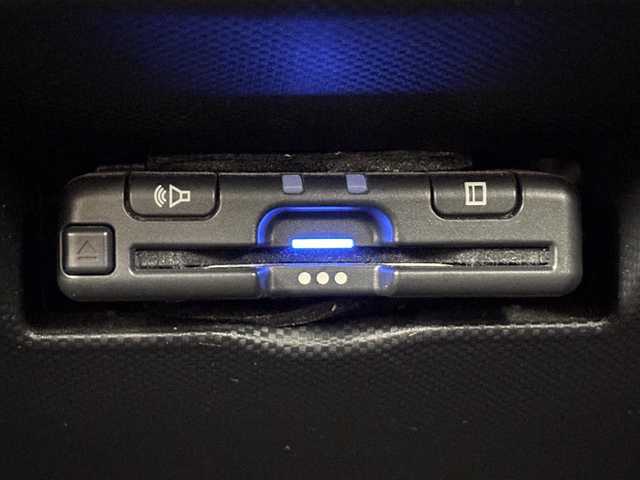 トヨタ ライズ XS 福岡県 2019(令1)年 3.1万km シャイニングホワイトパール 純正９型ディスプレイオーディオ／フルセグＴＶ　/バックカメラ　/ＥＴＣ　/前方ドライブレコーダー　/コーナーセンサー　/衝突軽減ブレーキ　/レーンキープアシスト　/アイドリングストップ　/横滑り防止装置　/ＭＴモード付ＡＴ　/ＬＥＤヘッドライト