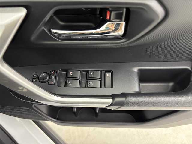 トヨタ ライズ XS 福岡県 2019(令1)年 3.1万km シャイニングホワイトパール 純正９型ディスプレイオーディオ／フルセグＴＶ　/バックカメラ　/ＥＴＣ　/前方ドライブレコーダー　/コーナーセンサー　/衝突軽減ブレーキ　/レーンキープアシスト　/アイドリングストップ　/横滑り防止装置　/ＭＴモード付ＡＴ　/ＬＥＤヘッドライト