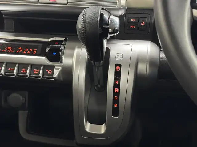 スズキ クロスビー HYBRID MZ 三重県 2019(令1)年 1.9万km スーパーブラックパール 3トーンコーディネート マイルドハイブリッド/FF/MTモード付インパネ6AT/純正 8インチナビ CN-RZ843/（FM/AM/SD/iPod/TV/USB/Bluetooth/MEMORY MUSIC/CD/DVD/VTR）/【OP】全方位モニター/ドライブレコーダー 前方/ビルトイン ETC/安全/・デュアルセンサーブレーキサポート/・誤発進抑制機能（前方・後方）/・車線逸脱警報機能/・ふらつき警報機能/・後退時ブレーキサポート/・リヤパーキングセンサー/・ハイビームアシスト/・ESP（車両走行安定補助システム）/・運転席、助手席、サイド、カーテンエアバッグ/など/装備/・シートヒーター（D/N）/・オートエアコン/・オートライト/・LED ヘッドランプ＆フロントフォグランプ/・パドルシフト/・ステアリングスイッチ/・純正16inAW/・プッシュスタート/・スマートキーx2/・パワーステアリング/・全ドアパワーウインドウ/・取/ナビ取/・【OP】外装色『スーパーブラックパール 3トーンコーディネート［DCD］』/など