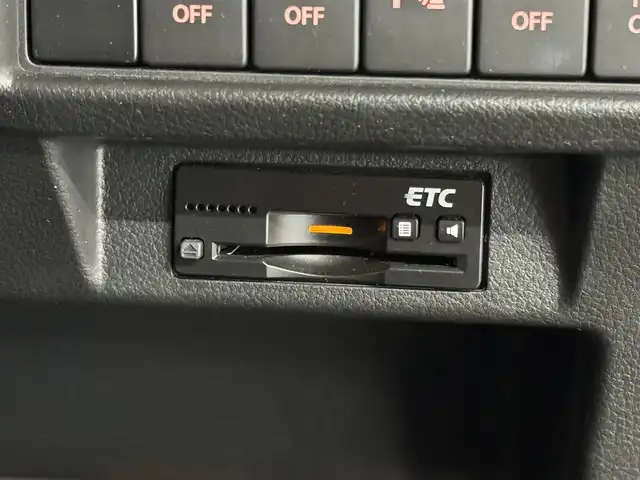 スズキ クロスビー HYBRID MZ 三重県 2019(令1)年 1.9万km スーパーブラックパール 3トーンコーディネート マイルドハイブリッド/FF/MTモード付インパネ6AT/純正 8インチナビ CN-RZ843/（FM/AM/SD/iPod/TV/USB/Bluetooth/MEMORY MUSIC/CD/DVD/VTR）/【OP】全方位モニター/ドライブレコーダー 前方/ビルトイン ETC/安全/・デュアルセンサーブレーキサポート/・誤発進抑制機能（前方・後方）/・車線逸脱警報機能/・ふらつき警報機能/・後退時ブレーキサポート/・リヤパーキングセンサー/・ハイビームアシスト/・ESP（車両走行安定補助システム）/・運転席、助手席、サイド、カーテンエアバッグ/など/装備/・シートヒーター（D/N）/・オートエアコン/・オートライト/・LED ヘッドランプ＆フロントフォグランプ/・パドルシフト/・ステアリングスイッチ/・純正16inAW/・プッシュスタート/・スマートキーx2/・パワーステアリング/・全ドアパワーウインドウ/・取/ナビ取/・【OP】外装色『スーパーブラックパール 3トーンコーディネート［DCD］』/など