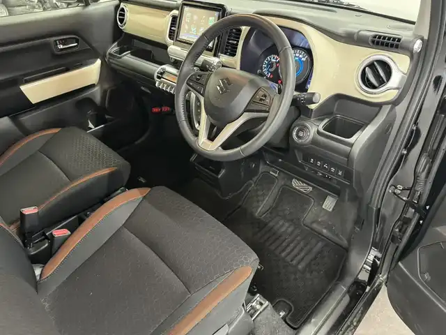 スズキ クロスビー HYBRID MZ 三重県 2019(令1)年 1.9万km スーパーブラックパール 3トーンコーディネート マイルドハイブリッド/FF/MTモード付インパネ6AT/純正 8インチナビ CN-RZ843/（FM/AM/SD/iPod/TV/USB/Bluetooth/MEMORY MUSIC/CD/DVD/VTR）/【OP】全方位モニター/ドライブレコーダー 前方/ビルトイン ETC/安全/・デュアルセンサーブレーキサポート/・誤発進抑制機能（前方・後方）/・車線逸脱警報機能/・ふらつき警報機能/・後退時ブレーキサポート/・リヤパーキングセンサー/・ハイビームアシスト/・ESP（車両走行安定補助システム）/・運転席、助手席、サイド、カーテンエアバッグ/など/装備/・シートヒーター（D/N）/・オートエアコン/・オートライト/・LED ヘッドランプ＆フロントフォグランプ/・パドルシフト/・ステアリングスイッチ/・純正16inAW/・プッシュスタート/・スマートキーx2/・パワーステアリング/・全ドアパワーウインドウ/・取/ナビ取/・【OP】外装色『スーパーブラックパール 3トーンコーディネート［DCD］』/など