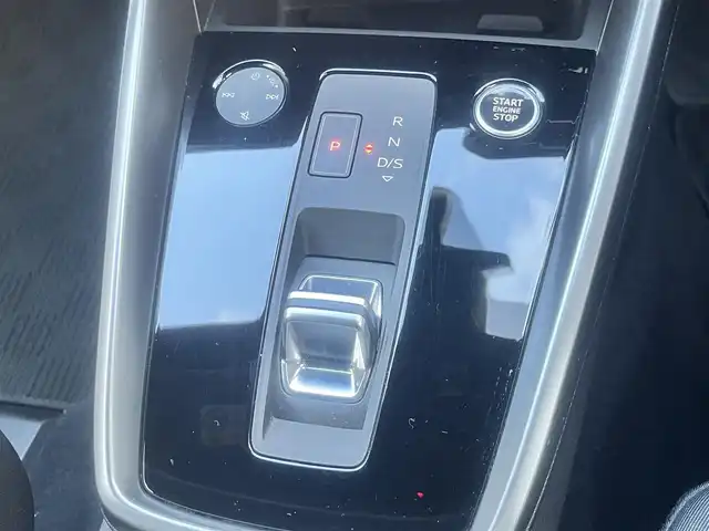 アウディ アウディ Ａ３ セダン 30TFSI アドバンスド 島根県 2021(令3)年 3.7万km ブリリアントレッド 純正ナビ/フルセグ/Ｂｌｕｅｔｏｏｔｈ接続/ＥＴＣ/バックカメラ/前後コーナーセンサー/追従式クルーズコントロール/衝突軽減システム/横滑り防止/前席パワーシート/シートヒーター/オートヘッドライト/ハイビーム/純正１８インチアルミホイール/純正フロアマット/スマートフォン置くだけ充電