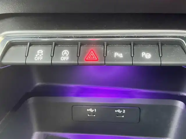 アウディ アウディ Ａ３ セダン 30TFSI アドバンスド 島根県 2021(令3)年 3.7万km ブリリアントレッド 純正ナビ/フルセグ/Ｂｌｕｅｔｏｏｔｈ接続/ＥＴＣ/バックカメラ/前後コーナーセンサー/追従式クルーズコントロール/衝突軽減システム/横滑り防止/前席パワーシート/シートヒーター/オートヘッドライト/ハイビーム/純正１８インチアルミホイール/純正フロアマット/スマートフォン置くだけ充電