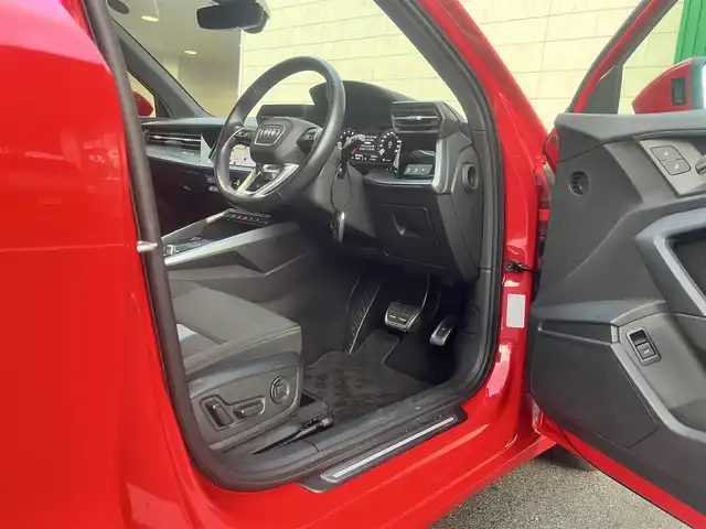 アウディ アウディ Ａ３ セダン 30TFSI アドバンスド 島根県 2021(令3)年 3.7万km ブリリアントレッド 純正ナビ/フルセグ/Ｂｌｕｅｔｏｏｔｈ接続/ＥＴＣ/バックカメラ/前後コーナーセンサー/追従式クルーズコントロール/衝突軽減システム/横滑り防止/前席パワーシート/シートヒーター/オートヘッドライト/ハイビーム/純正１８インチアルミホイール/純正フロアマット/スマートフォン置くだけ充電