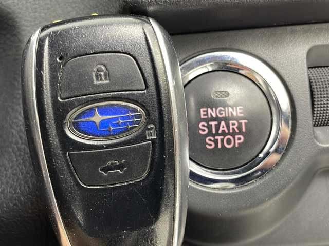 スバル レヴォーグ 1．6STIスポーツアイサイト 茨城県 2017(平29)年 5.5万km クリスタルホワイトP 社外ナビ/フルセグTV/ETC/BSM/デジタルインナーミラー/ドライブレコーダー/追従クルーズコントロール/パドルシフト/パワーシート/シートヒーター/純正18インチアルミホイール/コーナーセンサー/横滑り防止装置/衝突軽減ブレーキ/LEDヘッドライト