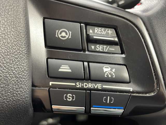 スバル レヴォーグ 1．6STIスポーツアイサイト 茨城県 2017(平29)年 5.5万km クリスタルホワイトP 社外ナビ/フルセグTV/ETC/BSM/デジタルインナーミラー/ドライブレコーダー/追従クルーズコントロール/パドルシフト/パワーシート/シートヒーター/純正18インチアルミホイール/コーナーセンサー/横滑り防止装置/衝突軽減ブレーキ/LEDヘッドライト