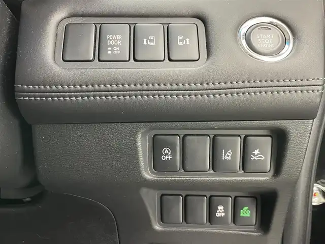 三菱 デリカＤ：５ アーバンギア G 愛知県 2019(平31)年 6万km ダイヤモンドブラックマイカ 社外ナビ　バックカメラ　禁煙　フルセグＴＶ　ＤＶＤ　追従クルコン　パドルシフト　両側パワスラ　ＥＴＣ　ドラレコ　ＵＳＢ　衝突軽減　ＬＥＤオートライト　フォグランプ　純正フロアマット　Ｂｌｕｅｔｏｏｔｈ　電子パーキング　純正１８インチアルミ　プッシュスタート　スマートキー