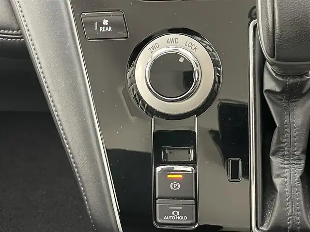 三菱 デリカＤ：５ アーバンギア G 愛知県 2019(平31)年 6万km ダイヤモンドブラックマイカ 社外ナビ　バックカメラ　禁煙　フルセグＴＶ　ＤＶＤ　追従クルコン　パドルシフト　両側パワスラ　ＥＴＣ　ドラレコ　ＵＳＢ　衝突軽減　ＬＥＤオートライト　フォグランプ　純正フロアマット　Ｂｌｕｅｔｏｏｔｈ　電子パーキング　純正１８インチアルミ　プッシュスタート　スマートキー