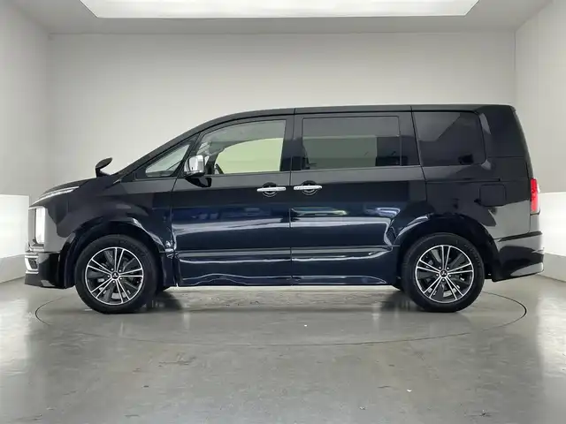 三菱 デリカＤ：５ アーバンギア G 愛知県 2019(平31)年 6万km ダイヤモンドブラックマイカ 社外ナビ　バックカメラ　禁煙　フルセグＴＶ　ＤＶＤ　追従クルコン　パドルシフト　両側パワスラ　ＥＴＣ　ドラレコ　ＵＳＢ　衝突軽減　ＬＥＤオートライト　フォグランプ　純正フロアマット　Ｂｌｕｅｔｏｏｔｈ　電子パーキング　純正１８インチアルミ　プッシュスタート　スマートキー