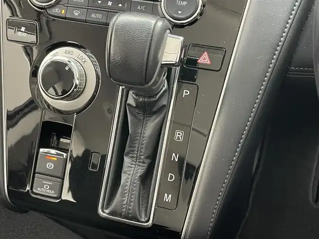 三菱 デリカＤ：５ アーバンギア G 愛知県 2019(平31)年 6万km ダイヤモンドブラックマイカ 社外ナビ　バックカメラ　禁煙　フルセグＴＶ　ＤＶＤ　追従クルコン　パドルシフト　両側パワスラ　ＥＴＣ　ドラレコ　ＵＳＢ　衝突軽減　ＬＥＤオートライト　フォグランプ　純正フロアマット　Ｂｌｕｅｔｏｏｔｈ　電子パーキング　純正１８インチアルミ　プッシュスタート　スマートキー