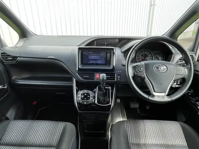 トヨタ ヴォクシー ZS 煌 香川県 2018(平30)年 6.3万km ホワイトパールクリスタルシャイン 社外7インチメモリーナビゲーション/CD DVD フルセグTV Bluetooth/バックカメラ/ビルトインETC/トヨタセーフティセンス/レーンデパーチャーアラート/オートマチックハイビーム/LEDヘッドライト/オートライト/フォグライト/社外フリップダウンモニター/両側パワースライドドア/アイドリングストップ/横滑り防止装置/ウィンカーミラー/電動格納ミラー/フロアマット/スマートキー/エンジンプッシュスタート/ドアバイザー