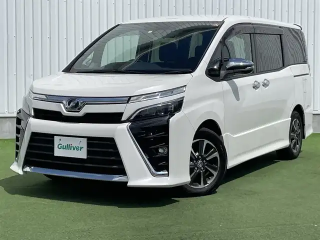 トヨタ ヴォクシー ZS 煌 香川県 2018(平30)年 6.3万km ホワイトパールクリスタルシャイン 社外7インチメモリーナビゲーション/CD DVD フルセグTV Bluetooth/バックカメラ/ビルトインETC/トヨタセーフティセンス/レーンデパーチャーアラート/オートマチックハイビーム/LEDヘッドライト/オートライト/フォグライト/社外フリップダウンモニター/両側パワースライドドア/アイドリングストップ/横滑り防止装置/ウィンカーミラー/電動格納ミラー/フロアマット/スマートキー/エンジンプッシュスタート/ドアバイザー