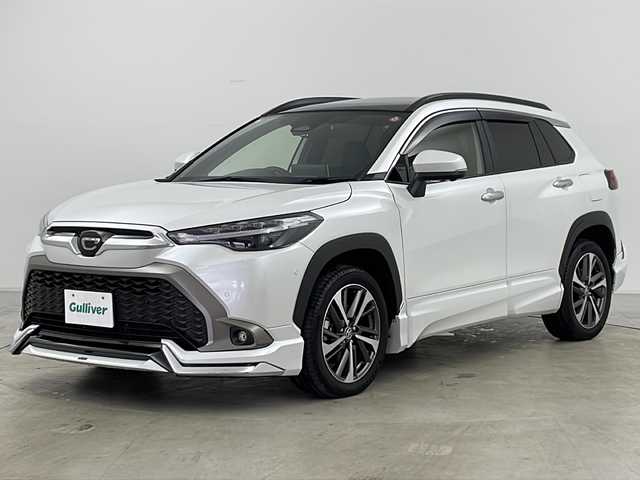 トヨタ カローラ クロス ハイブリッド Z 道央・札幌 2023(令5)年 1.2万km プラチナホワイトパールマイカ 4WD/純正ディスプレイオーディオ/フルセグテレビ/BluetoothAudio/純正18インチアルミホイール/モデリスタフルエアロ/プリクラッシュセーフティ/クルーズコントロール/ブラインドスポットモニター/車線逸脱警報アラート/アラウンドビューモニター/レーンキープアシスト/パーキングアシスト/ステアリングスイッチ/横滑り防止システム/ブレーキホールド/コーナーセンサー/パノラマルーフ/純正フロアマット/ハーフレザー/シートヒーター/LEDオートライト/オートハイビーム/フォグランプ/前後ドラレコ/ETC2.0
