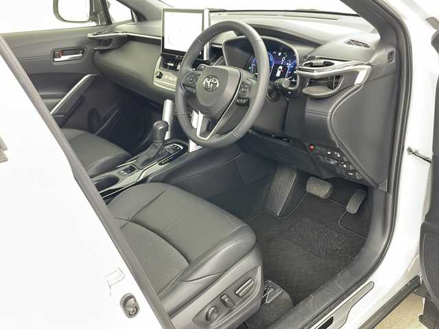 トヨタ カローラ クロス ハイブリッド Z 道央・札幌 2023(令5)年 1.2万km プラチナホワイトパールマイカ 4WD/純正ディスプレイオーディオ/フルセグテレビ/BluetoothAudio/純正18インチアルミホイール/モデリスタフルエアロ/プリクラッシュセーフティ/クルーズコントロール/ブラインドスポットモニター/車線逸脱警報アラート/アラウンドビューモニター/レーンキープアシスト/パーキングアシスト/ステアリングスイッチ/横滑り防止システム/ブレーキホールド/コーナーセンサー/パノラマルーフ/純正フロアマット/ハーフレザー/シートヒーター/LEDオートライト/オートハイビーム/フォグランプ/前後ドラレコ/ETC2.0