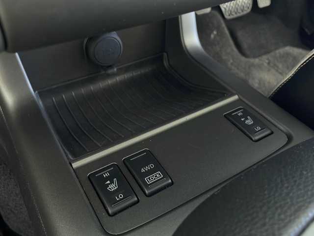 日産 ムラーノ 250XV FOUR Mビアネロ 秋田県 2014(平26)年 6.9万km スーパーブラック 4WD/サンルーフ/ルーフレール/純正ナビ/　（CD/TV/Bluetooth）/バックカメラ/革巻きハンドル/レーダークルーズコントロール/ステアリングスイッチ/レザーシート/前席シートヒーター/電動格納ミラー/横滑り防止装置/プッシュスタート/純正フロアマット/社外アルミホイール/HIDライト/フォグランプ/オートライト/ドアバイザー/スマートキー