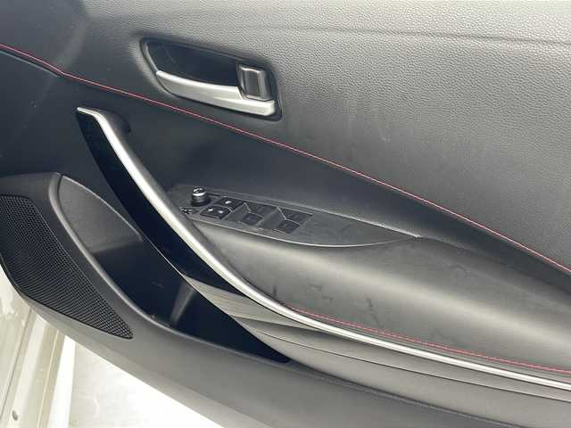 トヨタ カローラ スポーツ ハイブリッドG Z 沖縄県 2019(平31)年 5万km ホワイトパールクリスタルシャイン モデリスタエアロ　/純正９インチナビ(NSZT-Y68T)/(フルセグＴＶ　ＤＶＤ　ＢＴ接続)/バックカメラ　/ＥＴＣ　/前後ドラレコ　/トヨタセーフティセンス(ＴＳＳ)　/ブラインドスポットモニター(ＢＳＭ)　/ステアリングスイッチ　/ＵＳＢポート　/スマートキー　/ドアバイザー　/純正フロアマット　/ウィンカーミラー