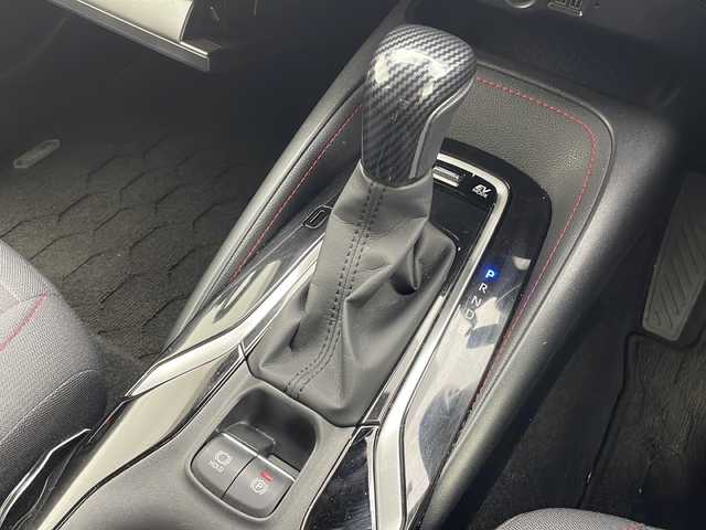 トヨタ カローラ スポーツ ハイブリッドG Z 沖縄県 2019(平31)年 5万km ホワイトパールクリスタルシャイン モデリスタエアロ　/純正９インチナビ(NSZT-Y68T)/(フルセグＴＶ　ＤＶＤ　ＢＴ接続)/バックカメラ　/ＥＴＣ　/前後ドラレコ　/トヨタセーフティセンス(ＴＳＳ)　/ブラインドスポットモニター(ＢＳＭ)　/ステアリングスイッチ　/ＵＳＢポート　/スマートキー　/ドアバイザー　/純正フロアマット　/ウィンカーミラー