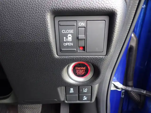 ホンダ Ｎ ＢＯＸ カスタム G L ホンダセンシング 千葉県 2020(令2)年 2.1万km ブリリアントスポーティブルーメタリック2トーン ホンダセンシング/・衝突軽減ブレーキ（CMBS）/・車線維持支援システム（LKAS）/・アダプティブクルーズコントロール（ACC）/・後方誤発進抑制機能/・誤発進抑制機能/左パワースライドドア/右イージークローザードア/純正メモリーナビ/地デジTV/【DVD/CD再生機能　Bluetooth接続】/バックカメラ/ドライブレコーダー（前後撮影）/ETC/LEDヘッドライト/フォグライト/ウインカーミラー/リアコーナーセンサー/純正14インチアルミホイル/サイド/カーテンエアバッグ/スマートキー