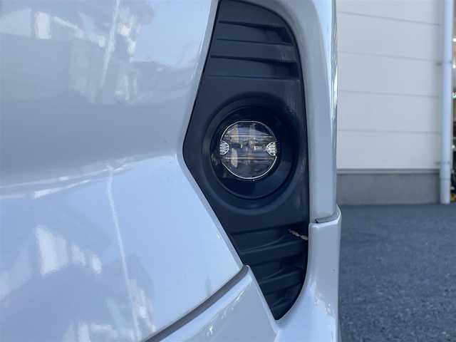 トヨタ ＲＡＶ４ X 茨城県 2021(令3)年 5.1万km ホワイトパールクリスタルシャイン 　モデリスタフルエアロ/　ルーフレール/　純正ディスプレイオーディオ/【フルセグTV/Bluetooth/Miracast】/　衝突被害軽減システム/ レーダークルーズコントロール/ レーンキープアシスト/ 車両接近通報装置/ コーナーセンサー/ モデリスタアルミホイール/　オートLEDライト/　オートマチックハイビーム/　ビルトインETC/　横滑り防止装置/　盗難防止装置/　フロアマット/　プッシュスタート/　スマートキー