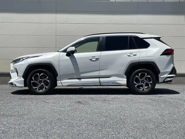 トヨタ ＲＡＶ４ X 茨城県 2021(令3)年 5.1万km ホワイトパールクリスタルシャイン 　モデリスタフルエアロ/　ルーフレール/　純正ディスプレイオーディオ/【フルセグTV/Bluetooth/Miracast】/　衝突被害軽減システム/ レーダークルーズコントロール/ レーンキープアシスト/ 車両接近通報装置/ コーナーセンサー/ モデリスタアルミホイール/　オートLEDライト/　オートマチックハイビーム/　ビルトインETC/　横滑り防止装置/　盗難防止装置/　フロアマット/　プッシュスタート/　スマートキー
