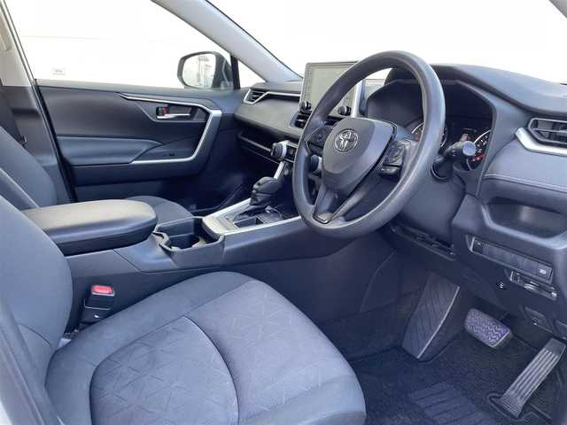 トヨタ ＲＡＶ４ X 茨城県 2021(令3)年 5.1万km ホワイトパールクリスタルシャイン 　モデリスタフルエアロ/　ルーフレール/　純正ディスプレイオーディオ/【フルセグTV/Bluetooth/Miracast】/　衝突被害軽減システム/ レーダークルーズコントロール/ レーンキープアシスト/ 車両接近通報装置/ コーナーセンサー/ モデリスタアルミホイール/　オートLEDライト/　オートマチックハイビーム/　ビルトインETC/　横滑り防止装置/　盗難防止装置/　フロアマット/　プッシュスタート/　スマートキー