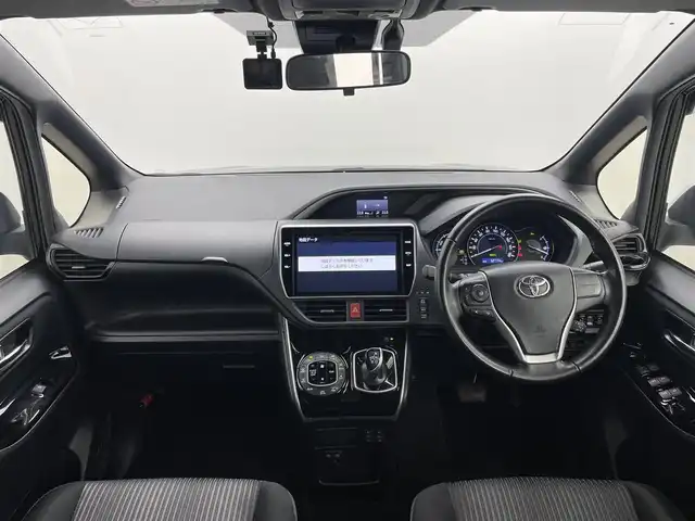 トヨタ ヴォクシー ハイブリッド ZS 煌Ⅱ 岡山県 2020(令2)年 5.3万km ブラック 純正10インチナビ/・バックカメラ/・FM/AM/Bluetooth/フルセグ/CD/DVD/トヨタセーフティーセンス/・プリクラッシュセーフティ/・レーンディパーチャーアラート/・クルーズコントロール/・オートマチックハイビーム/前席シートヒーター/両側パワースライドドア/前方ドライブレコーダー/ビルトインETC/LEDヘッドライト/純正16インチアルミホイール/フロアマット/ドアバイザー