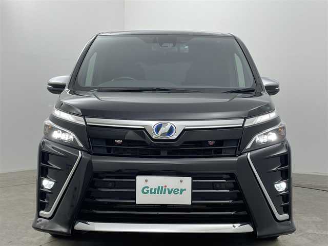 トヨタ ヴォクシー ハイブリッド ZS 煌Ⅱ 岡山県 2020(令2)年 5.3万km ブラック 純正10インチナビ/・バックカメラ/・FM/AM/Bluetooth/フルセグ/CD/DVD/トヨタセーフティーセンス/・プリクラッシュセーフティ/・レーンディパーチャーアラート/・クルーズコントロール/・オートマチックハイビーム/前席シートヒーター/両側パワースライドドア/前方ドライブレコーダー/ビルトインETC/LEDヘッドライト/純正16インチアルミホイール/フロアマット/ドアバイザー