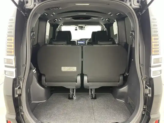 トヨタ ヴォクシー ハイブリッド ZS 煌Ⅱ 岡山県 2020(令2)年 5.3万km ブラック 純正10インチナビ/・バックカメラ/・FM/AM/Bluetooth/フルセグ/CD/DVD/トヨタセーフティーセンス/・プリクラッシュセーフティ/・レーンディパーチャーアラート/・クルーズコントロール/・オートマチックハイビーム/前席シートヒーター/両側パワースライドドア/前方ドライブレコーダー/ビルトインETC/LEDヘッドライト/純正16インチアルミホイール/フロアマット/ドアバイザー