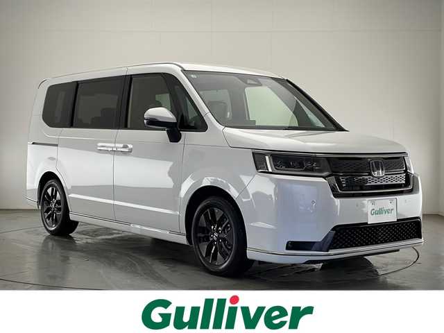 ホンダ ステップワゴン スパーダ eHEV 宮崎県 2025(令7)年 0.1千km プラチナホワイトパール 登録済未使用車/Honda SENSING/〇衝突軽減ブレーキ（CMBS）/〇先行車発進お知らせ機能/〇歩行者事故低減ステアリング/〇路外逸脱抑制機能/〇標識認識機能/〇渋滞追従機能付アダプティブクルーズコントロール（ACC）/〇車線維持支援システム（LKAS）/〇トラフィックジャムアシスト（渋滞運転支援機能）/〇ブラインドスポットインフォメーション/〇誤発進抑制機能/〇後方誤発進抑制機能/〇近距離衝突軽減ブレーキ/〇急アクセル抑制機能/〇パーキングセンサーシステム/〇オートハイビーム/純正11.4型ナビ/フルセグTV/CD/DVD/Bluetooth/バックカメラ/両側パワースライドドア/パワーテールゲート(メモリー機能付)/合皮シート/シートヒーター/LEDヘッドライト/純正16インチAW/スマートキー×2/保証書/取扱説明書